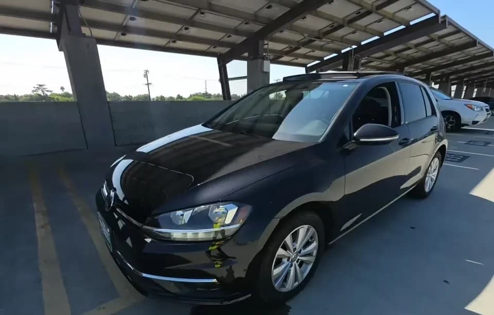 2018 VOLKSWAGEN GOLF SE HATCHBACK 2