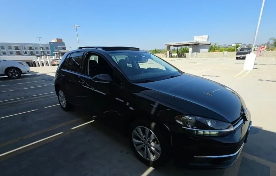 2018 VOLKSWAGEN GOLF SE HATCHBACK 4