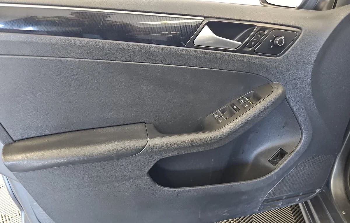2017 VOLKSWAGEN JETTA SEL 6