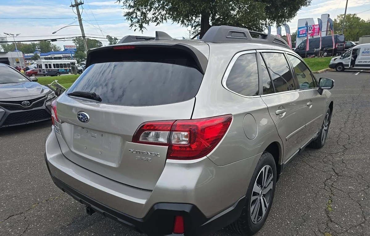 2018 SUBARU OUTBACK 3.6R Limited 4