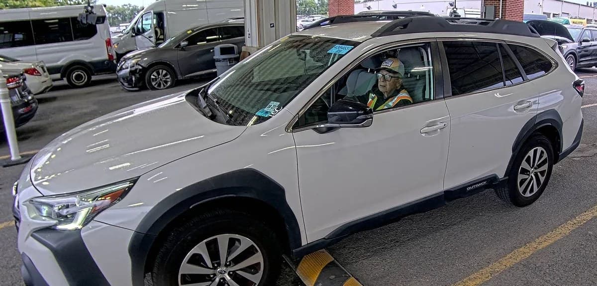 2023 SUBARU OUTBACK Premium 2