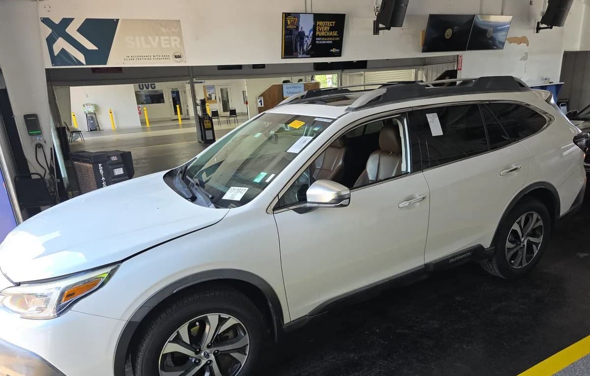 2020 SUBARU OUTBACK Touring 2