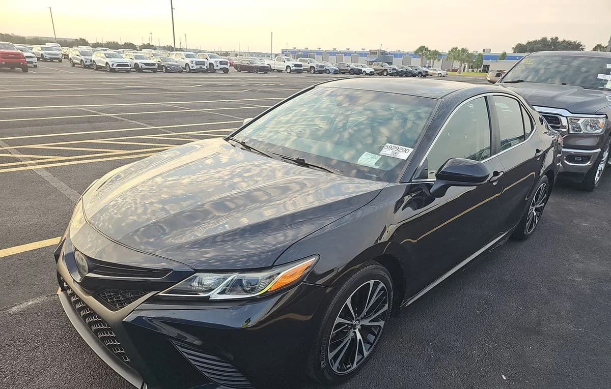 2018 TOYOTA CAMRY SE 2