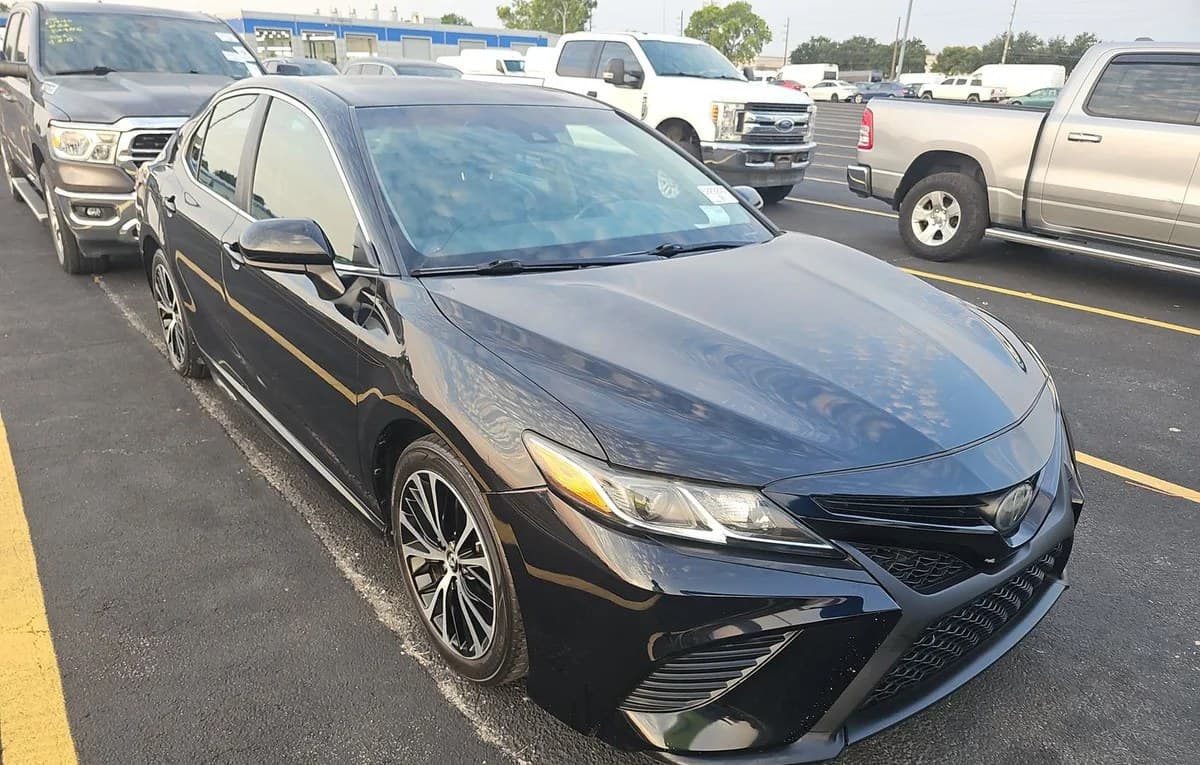 2018 TOYOTA CAMRY SE 4