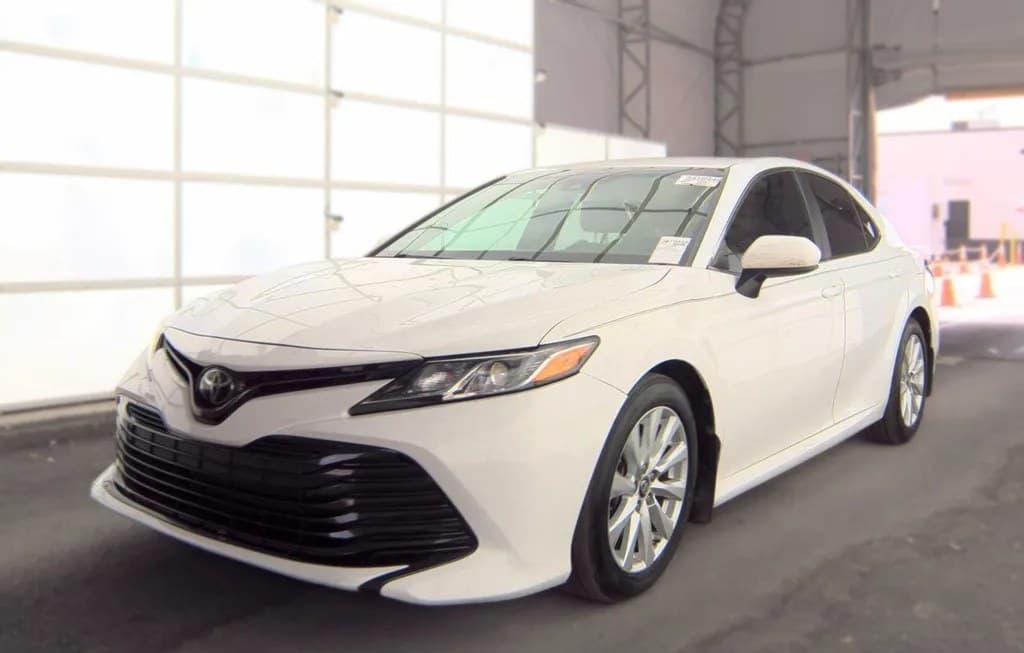 2018 TOYOTA CAMRY LE