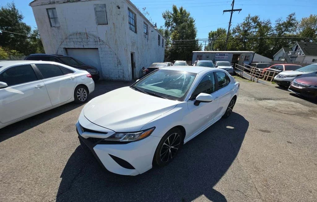 2018 TOYOTA CAMRY SE