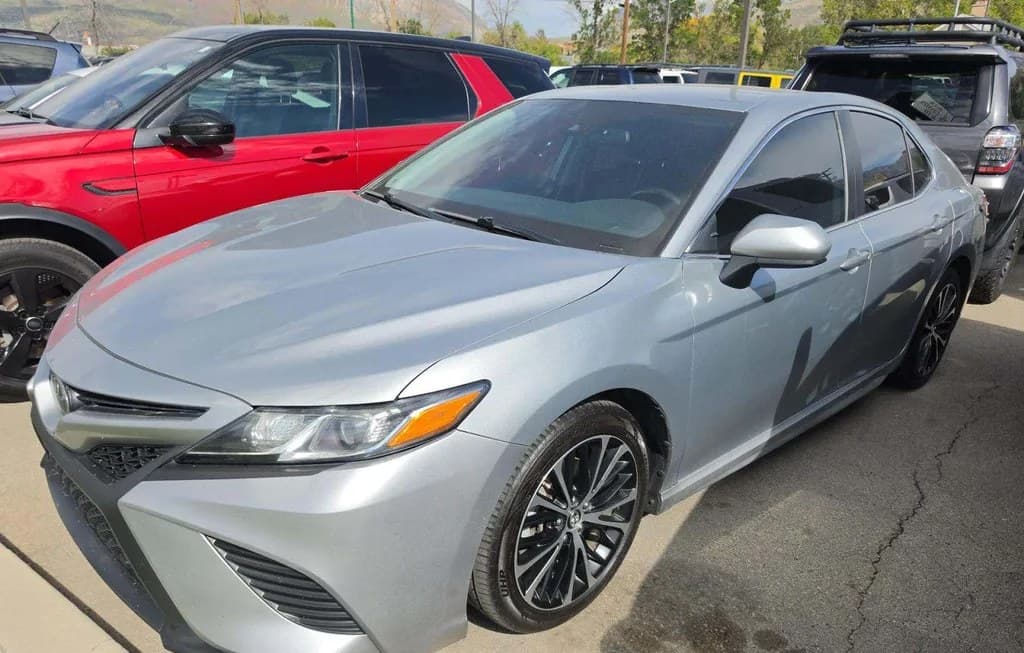 2019 TOYOTA CAMRY SE