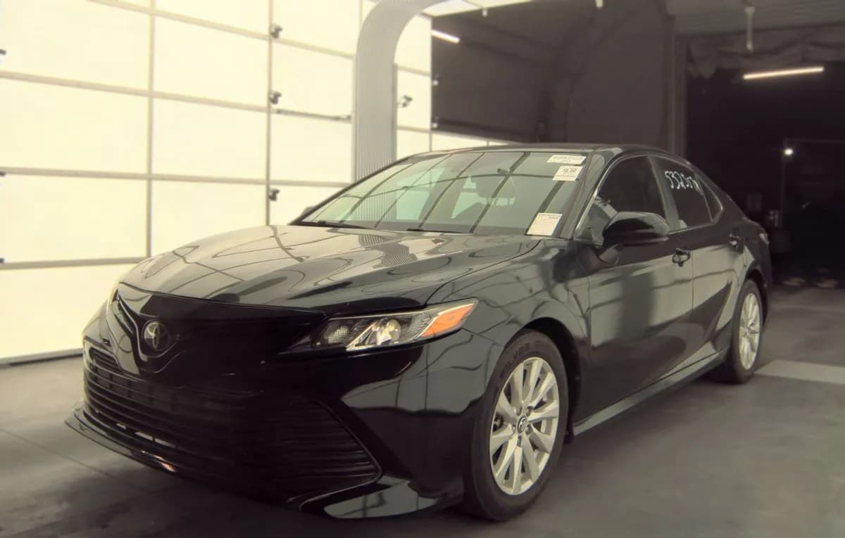 2019 TOYOTA CAMRY LE 2
