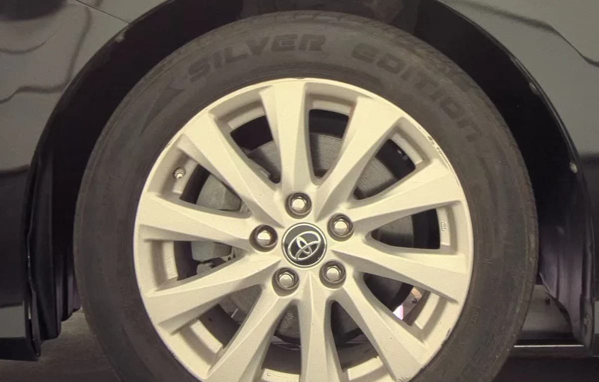 2019 TOYOTA CAMRY LE 6