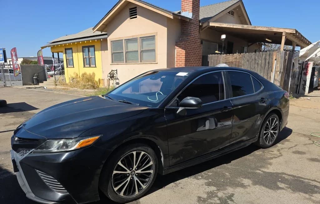 2018 TOYOTA CAMRY SE