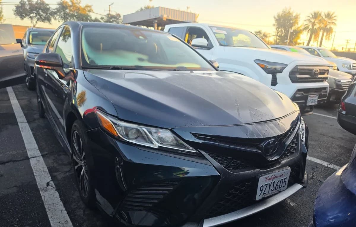 2019 TOYOTA CAMRY SE 3