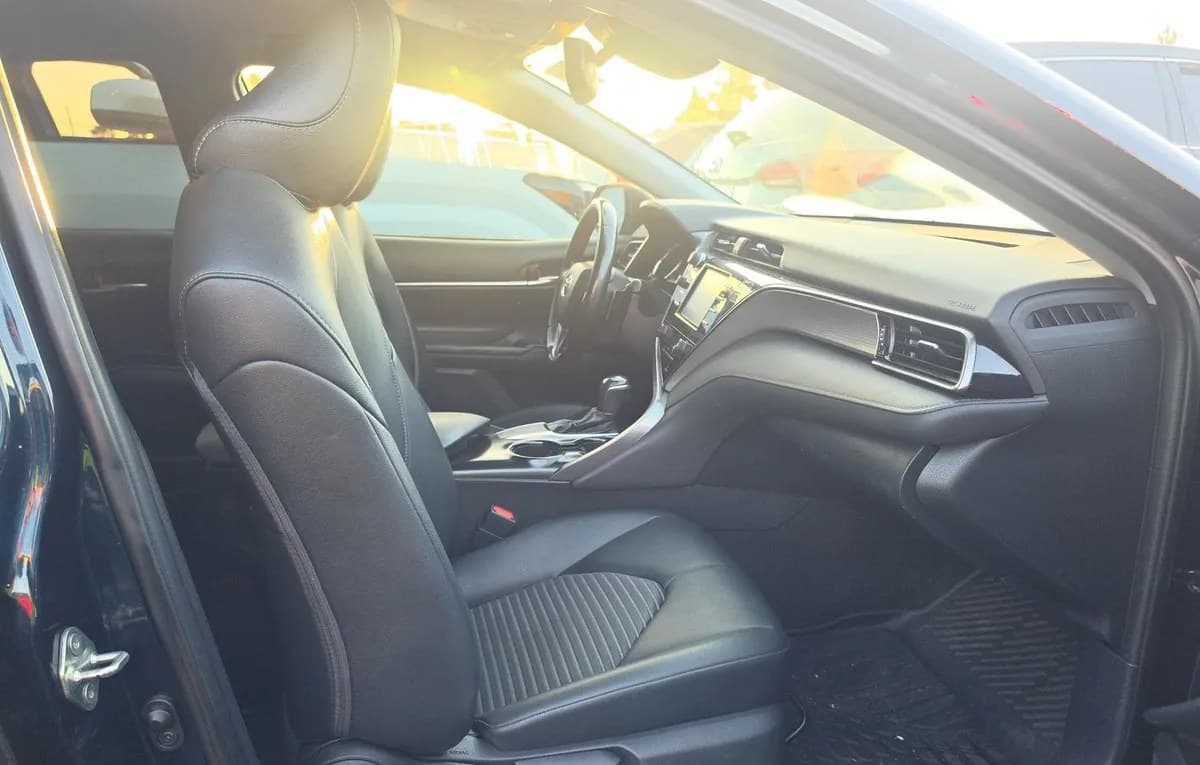 2019 TOYOTA CAMRY SE 4