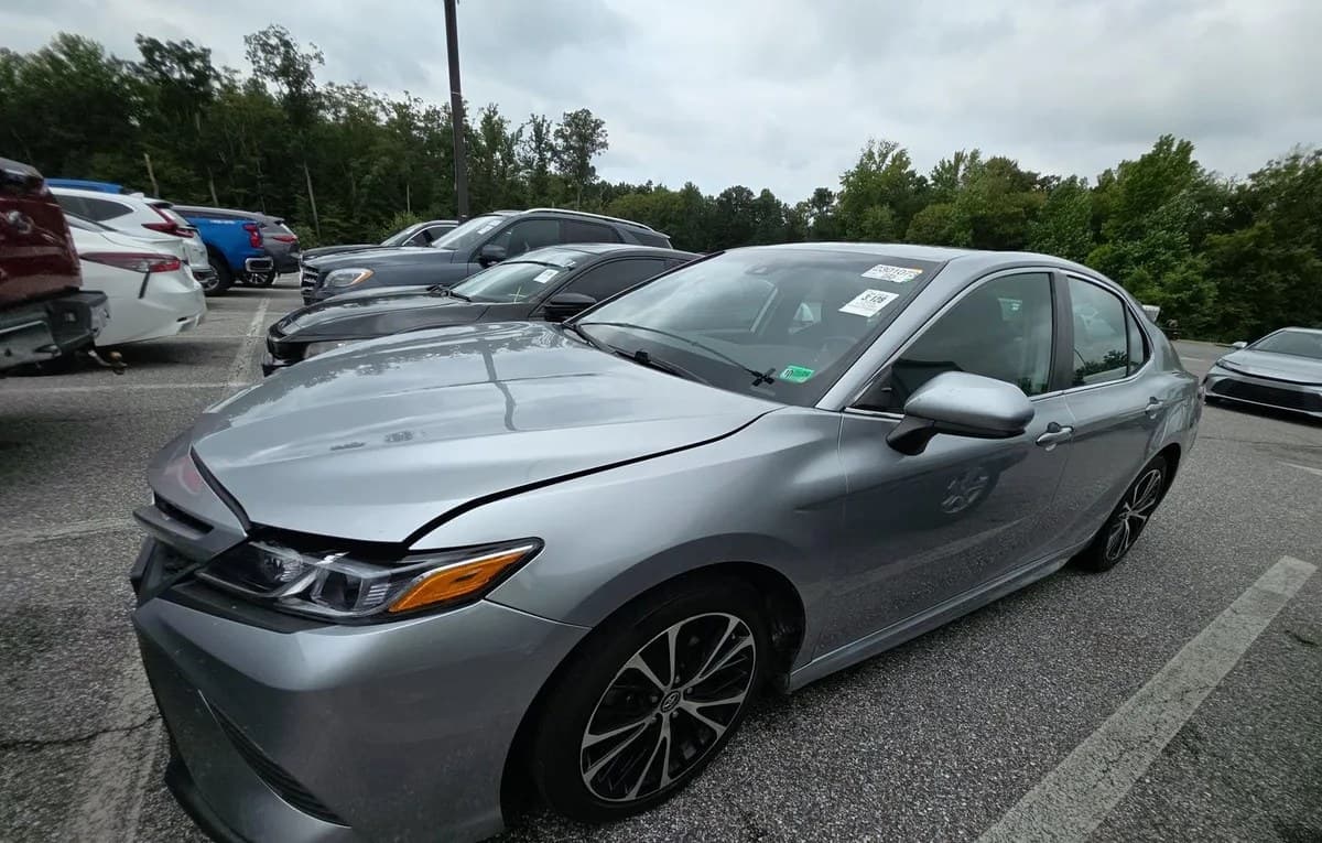 2019 TOYOTA CAMRY SE 2