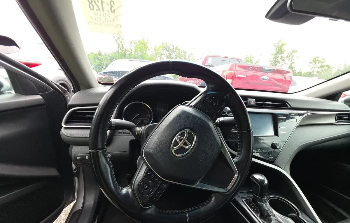 2019 TOYOTA CAMRY SE 7