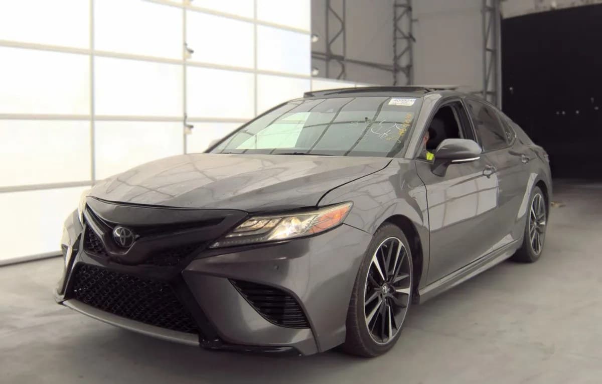 2018 TOYOTA CAMRY XSE 2