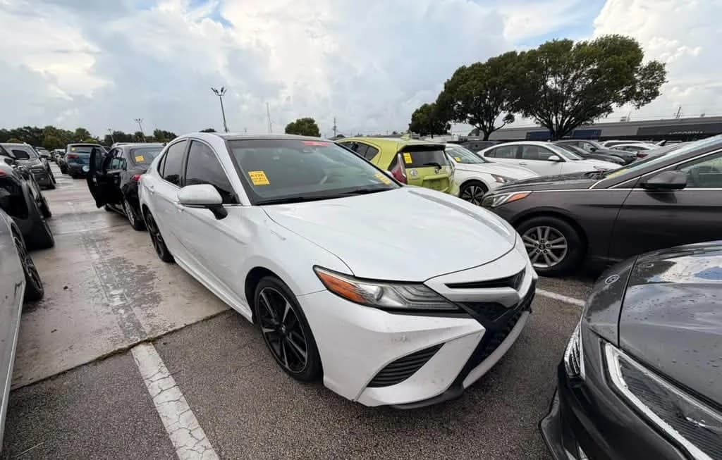 2018 TOYOTA CAMRY XSE 2