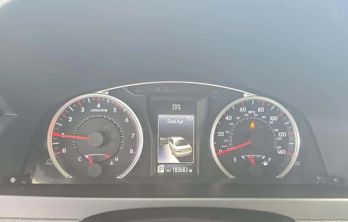 2017 TOYOTA CAMRY SE 6