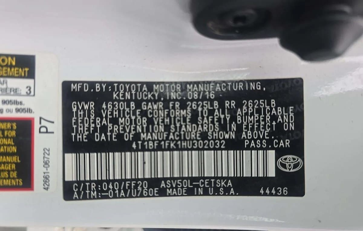 2017 TOYOTA CAMRY SE 3