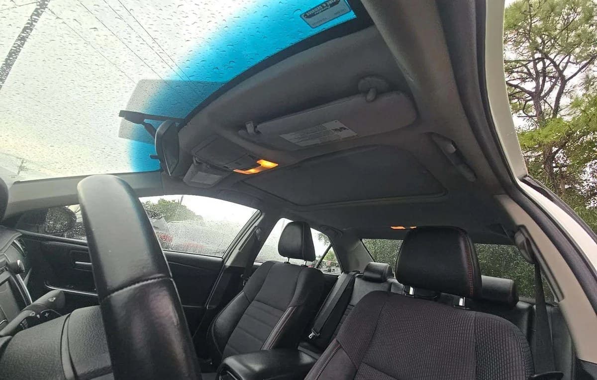 2017 TOYOTA CAMRY SE 5