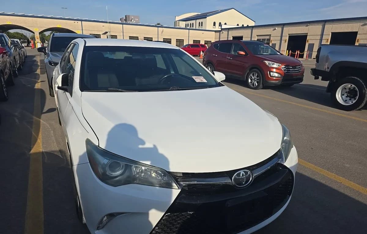 2017 TOYOTA CAMRY SE 3