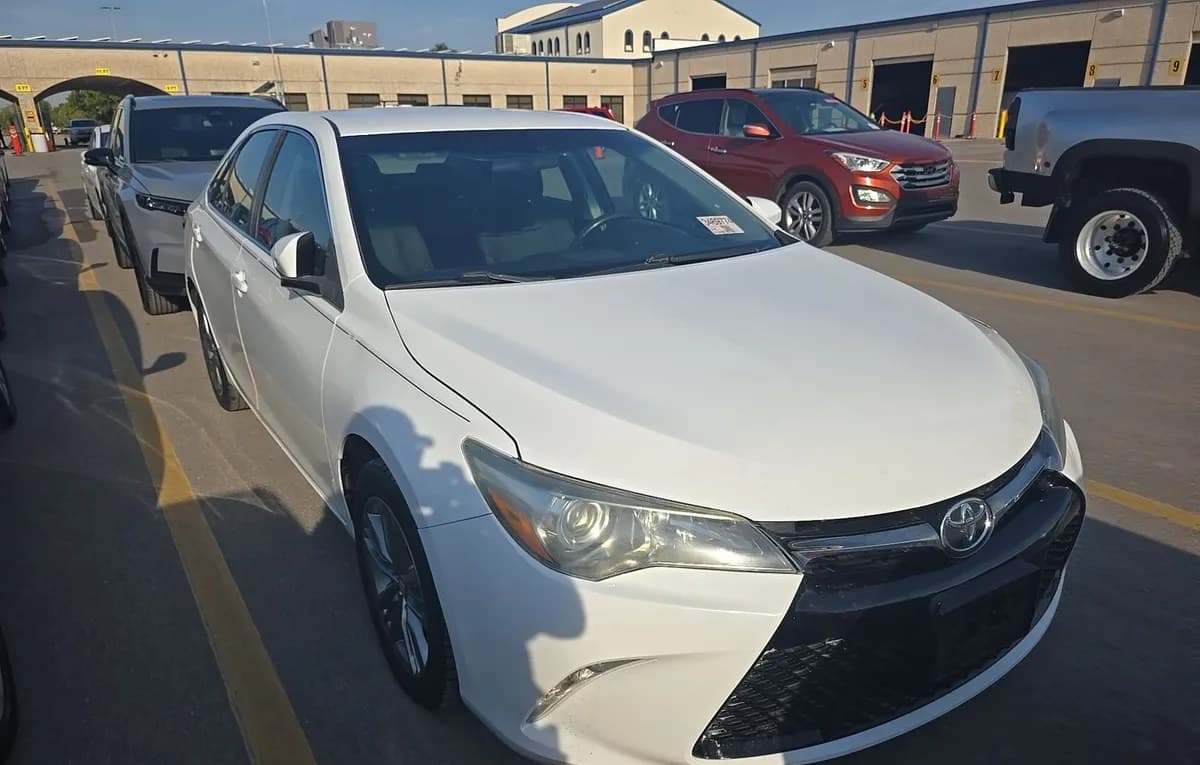 2017 TOYOTA CAMRY SE 4