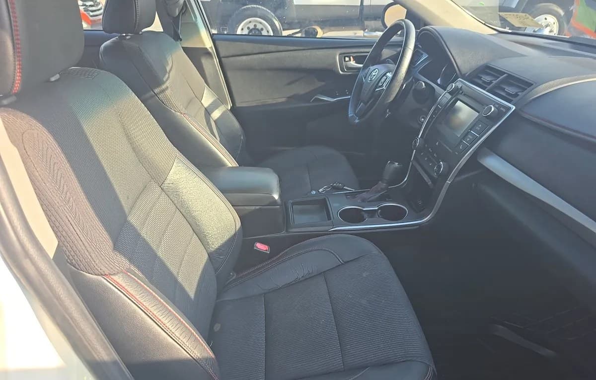 2017 TOYOTA CAMRY SE 5