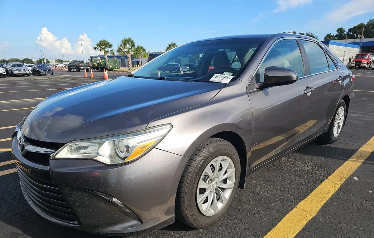 2017 TOYOTA CAMRY LE 2