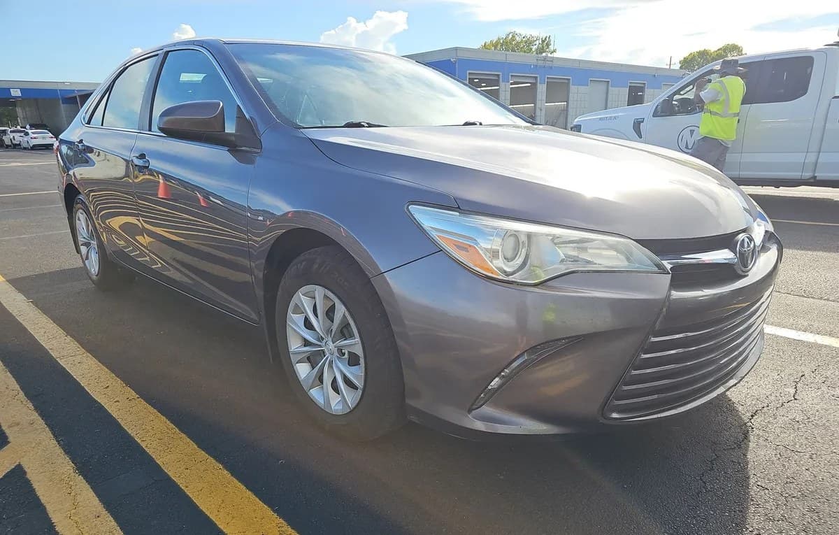 2017 TOYOTA CAMRY LE 4