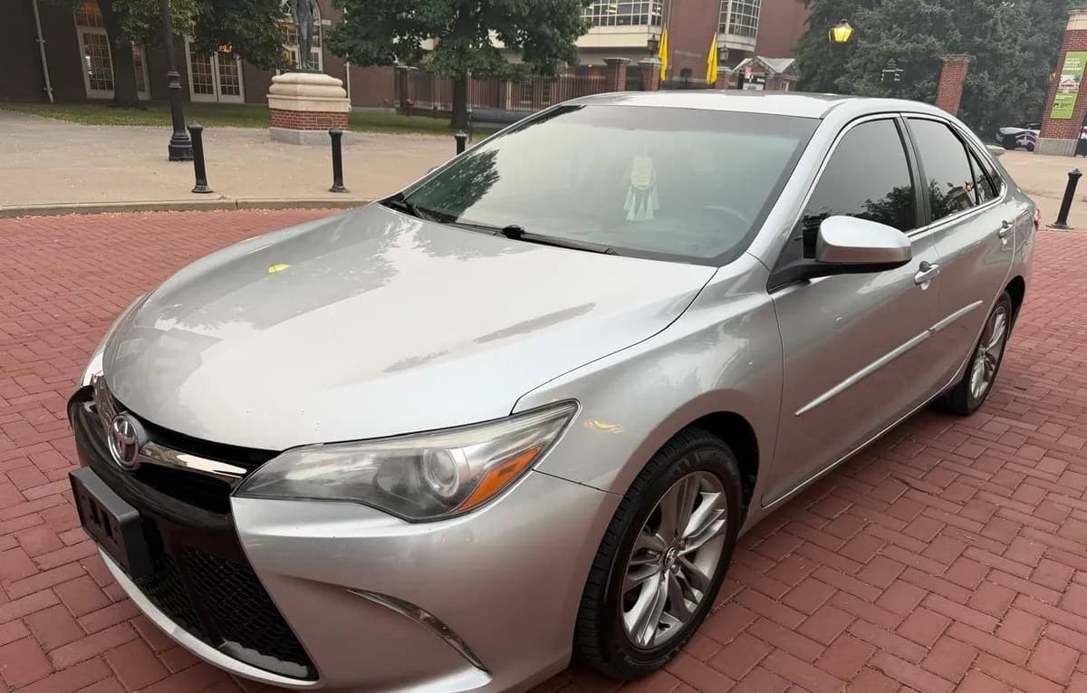 2017 TOYOTA CAMRY SE 3