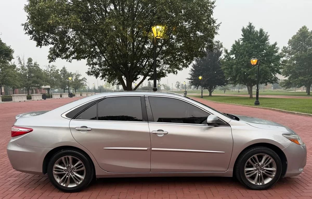 2017 TOYOTA CAMRY SE 5