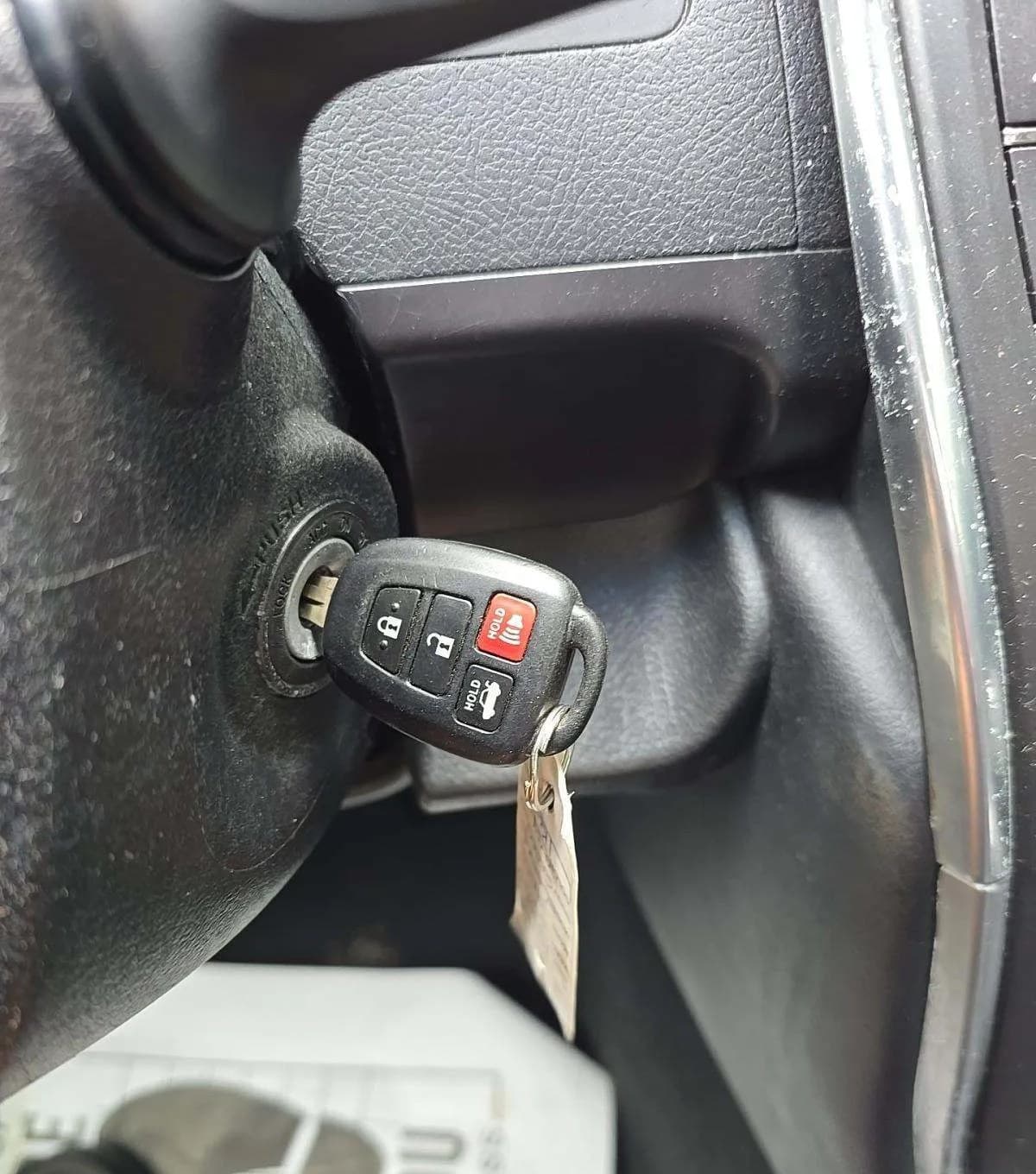 2017 TOYOTA CAMRY SE 4