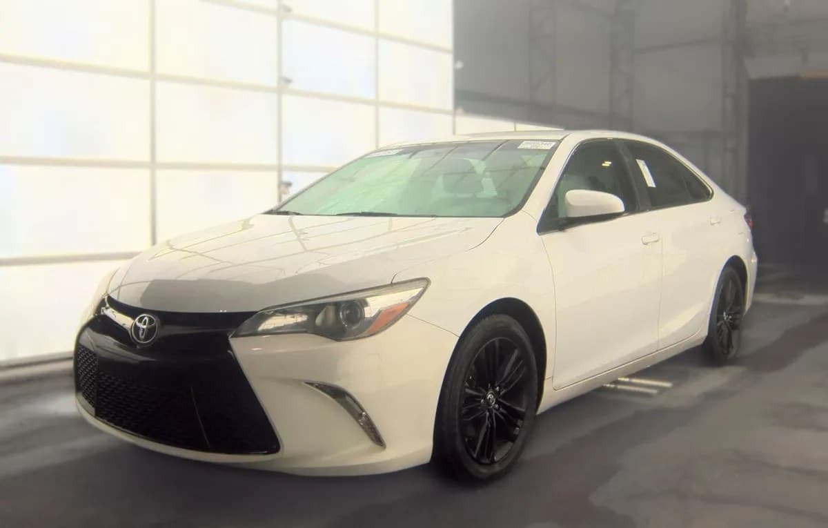 2017 TOYOTA CAMRY SE 2