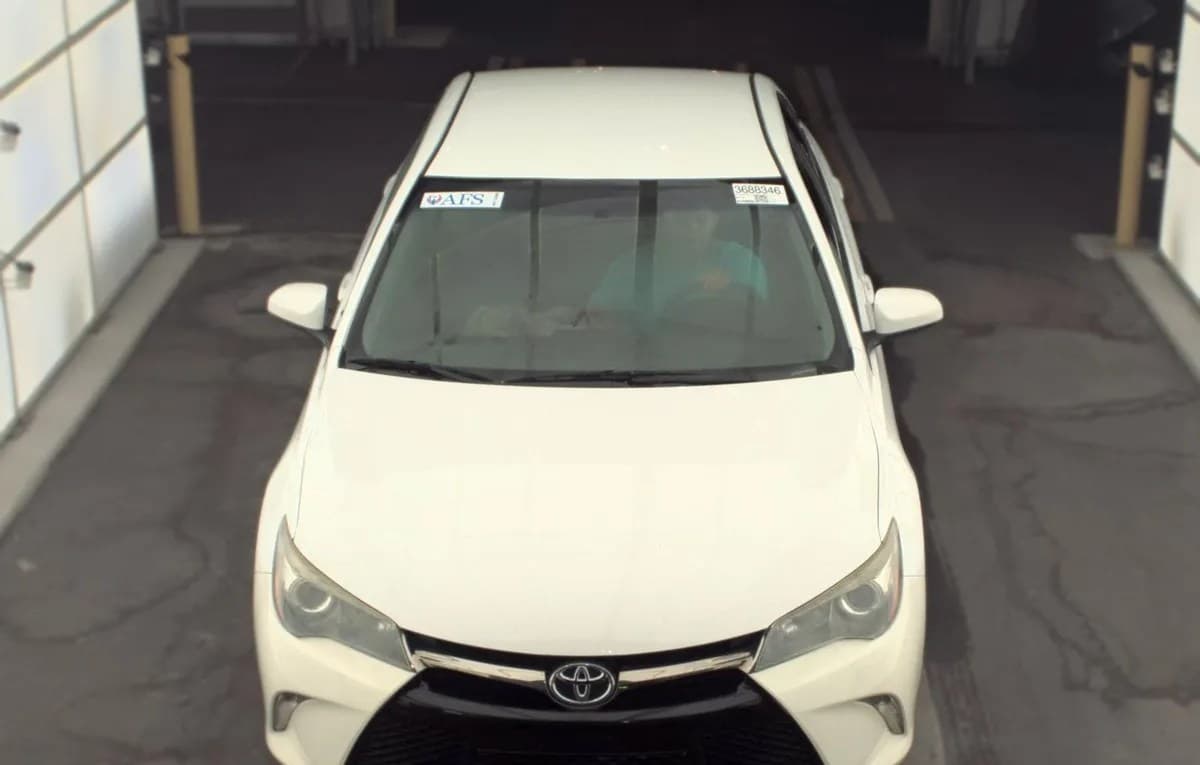 2017 TOYOTA CAMRY SE 3