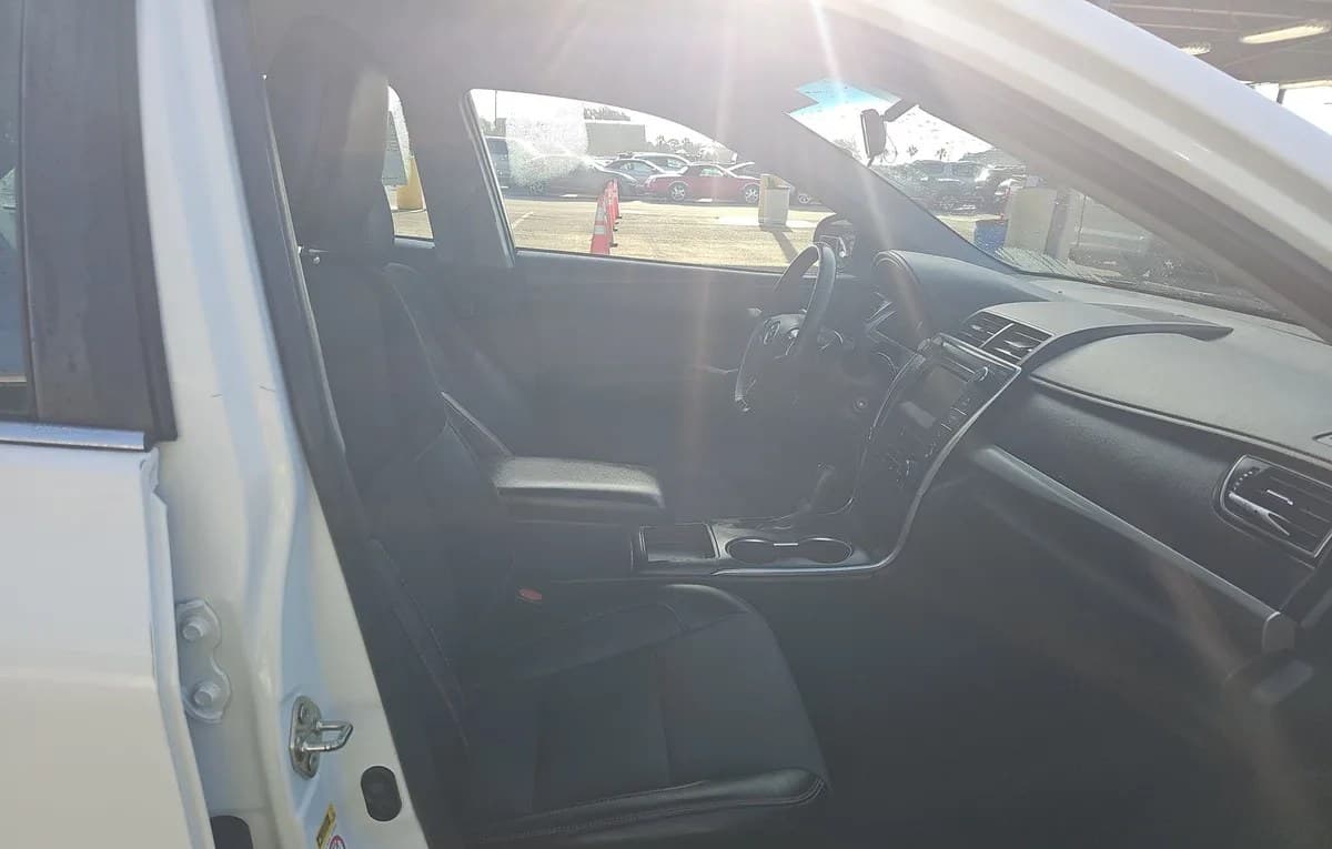 2017 TOYOTA CAMRY SE 5