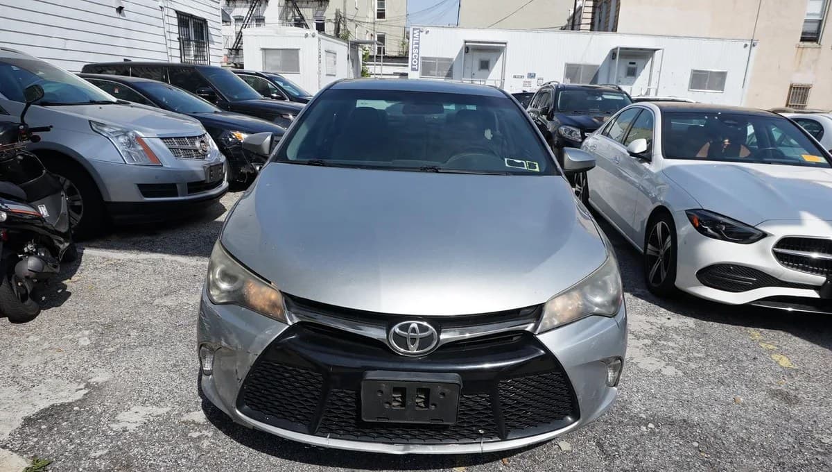 2017 TOYOTA CAMRY SE 2