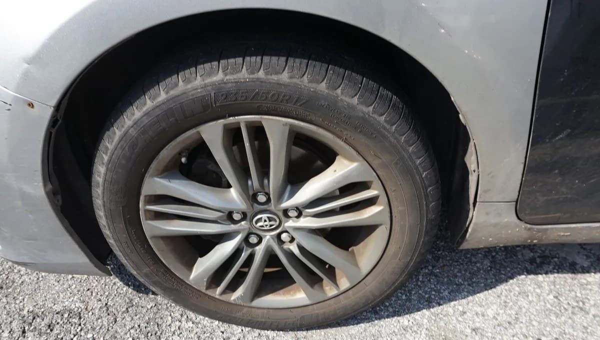 2017 TOYOTA CAMRY SE 4