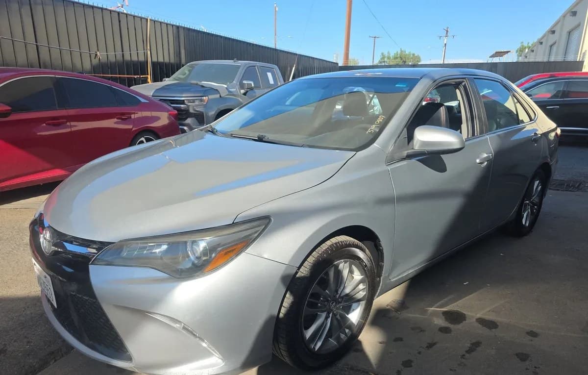 2017 TOYOTA CAMRY SE 2