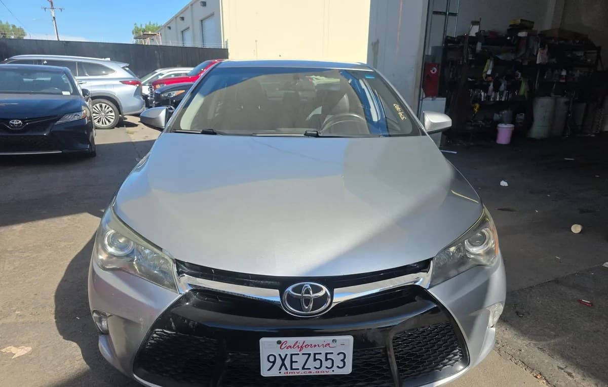 2017 TOYOTA CAMRY SE 3