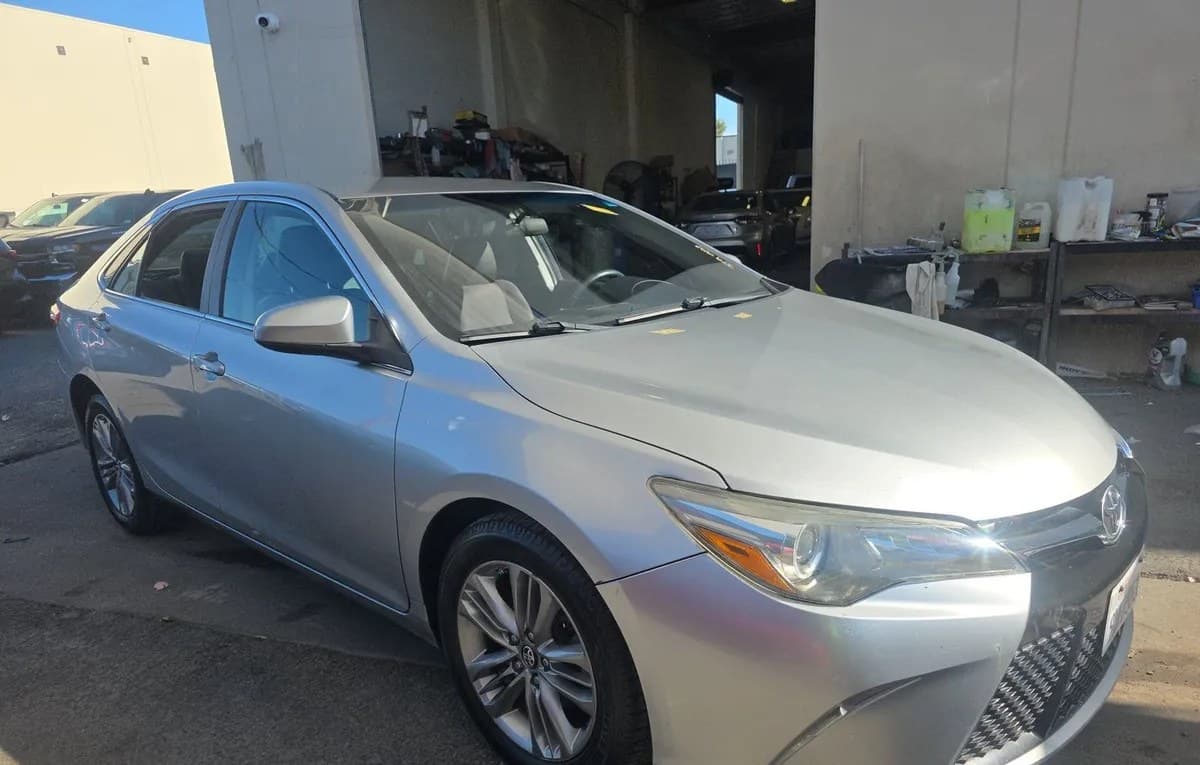2017 TOYOTA CAMRY SE 4