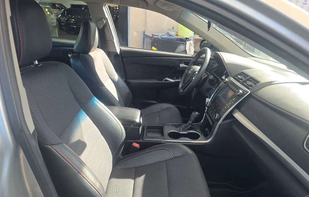 2017 TOYOTA CAMRY SE 5