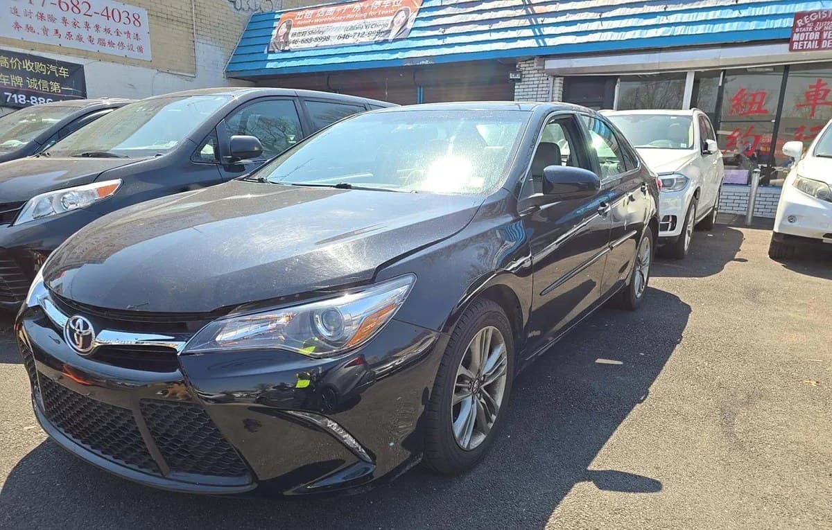 2017 TOYOTA CAMRY SE 3