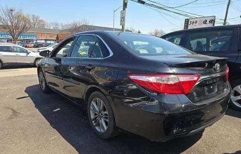 2017 TOYOTA CAMRY SE 4
