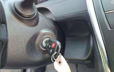 2017 TOYOTA CAMRY SE 6