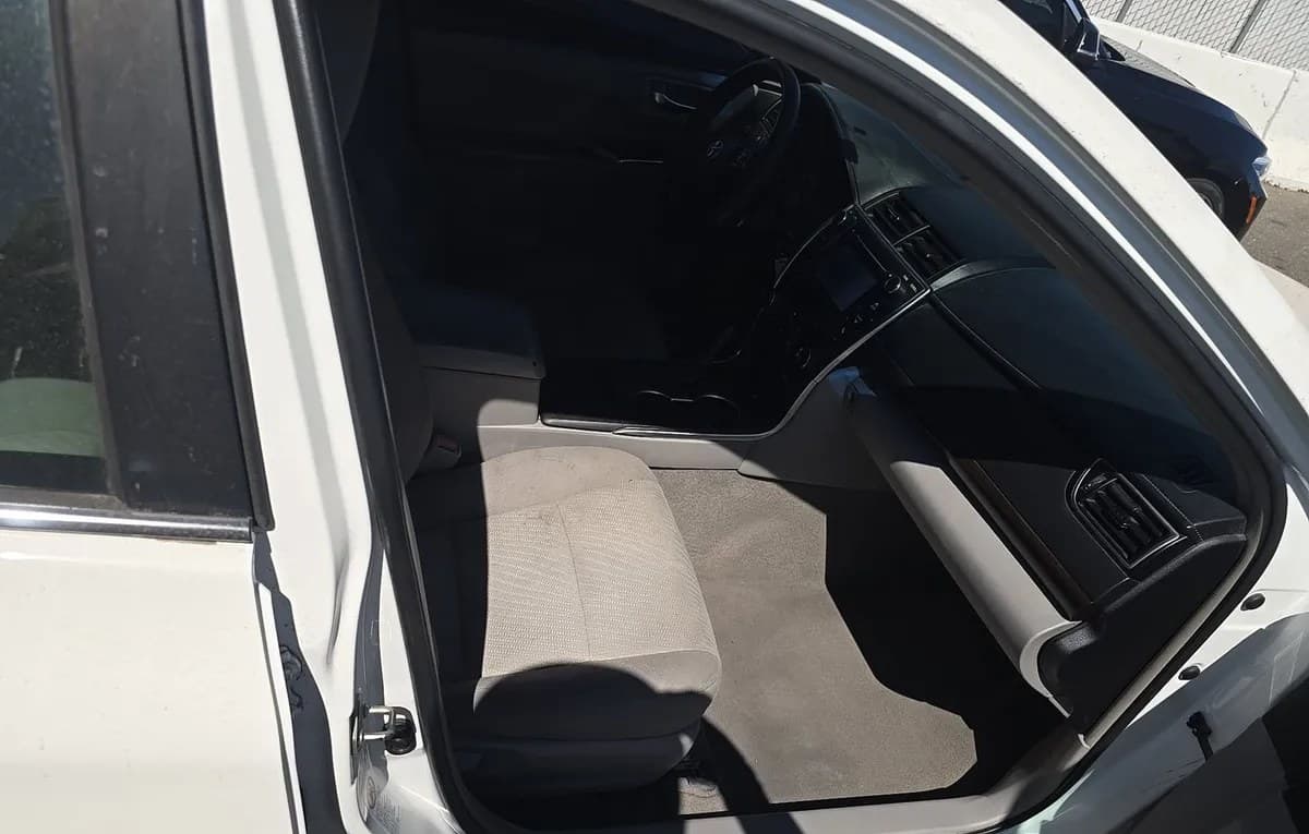 2017 TOYOTA CAMRY LE 4