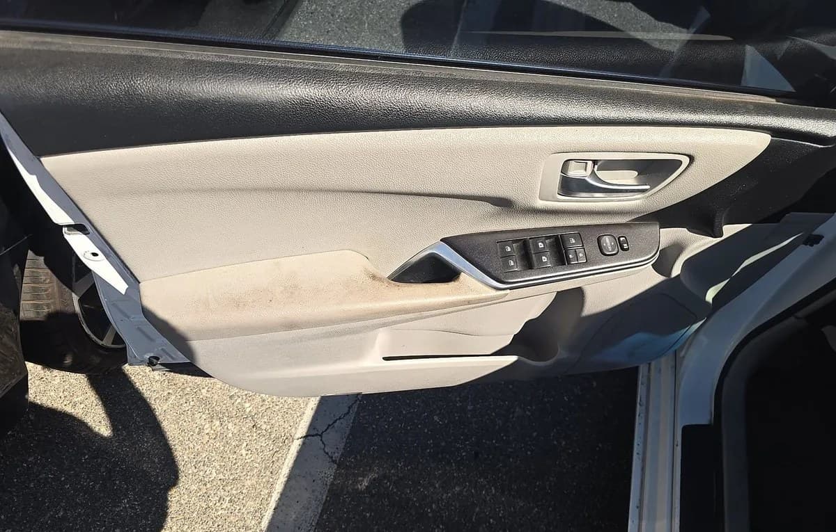 2017 TOYOTA CAMRY LE 5
