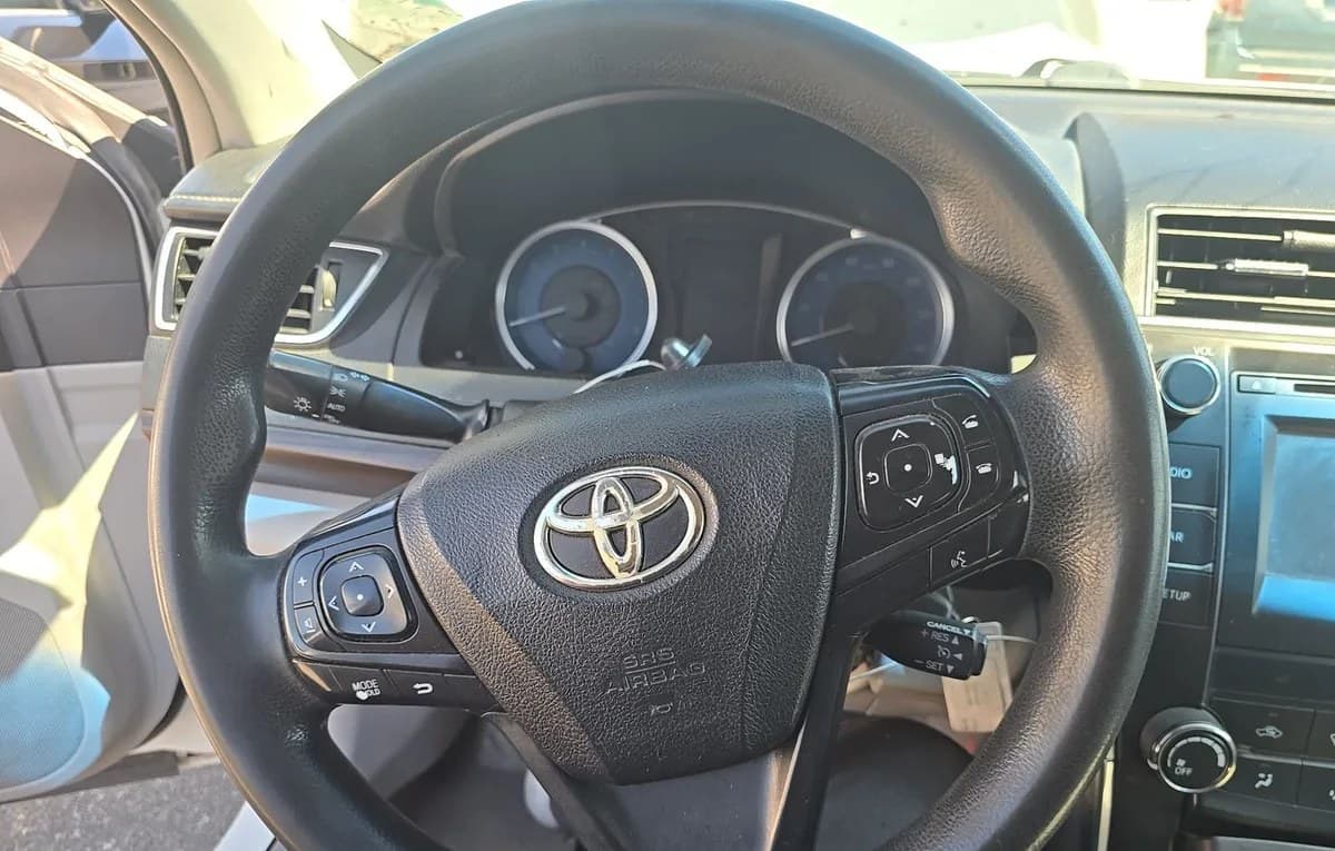2017 TOYOTA CAMRY LE 6