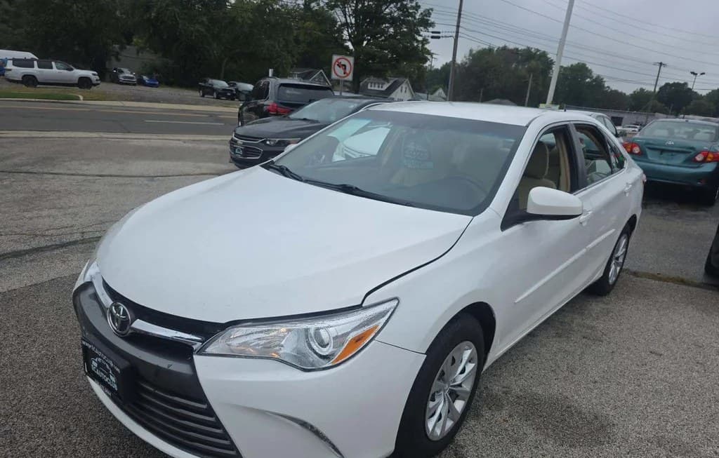 2017 TOYOTA CAMRY LE 1