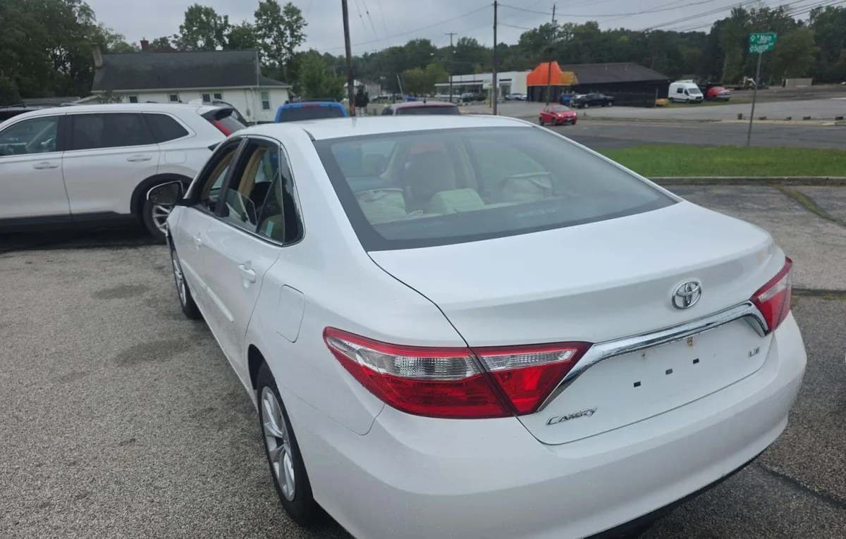 2017 TOYOTA CAMRY LE 3