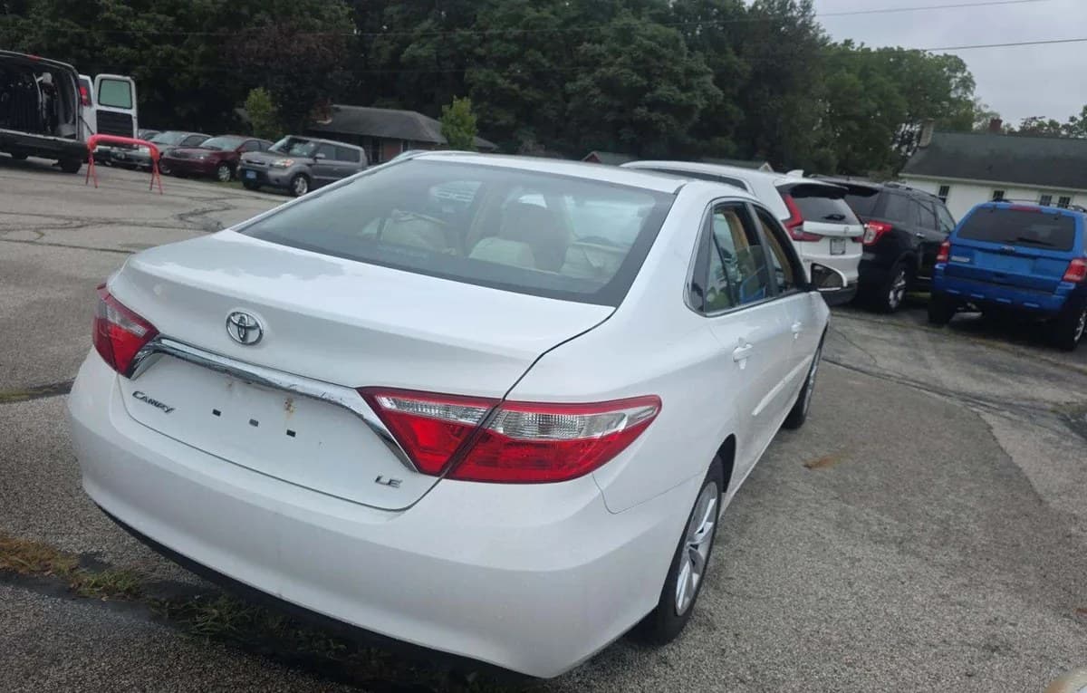 2017 TOYOTA CAMRY LE 4