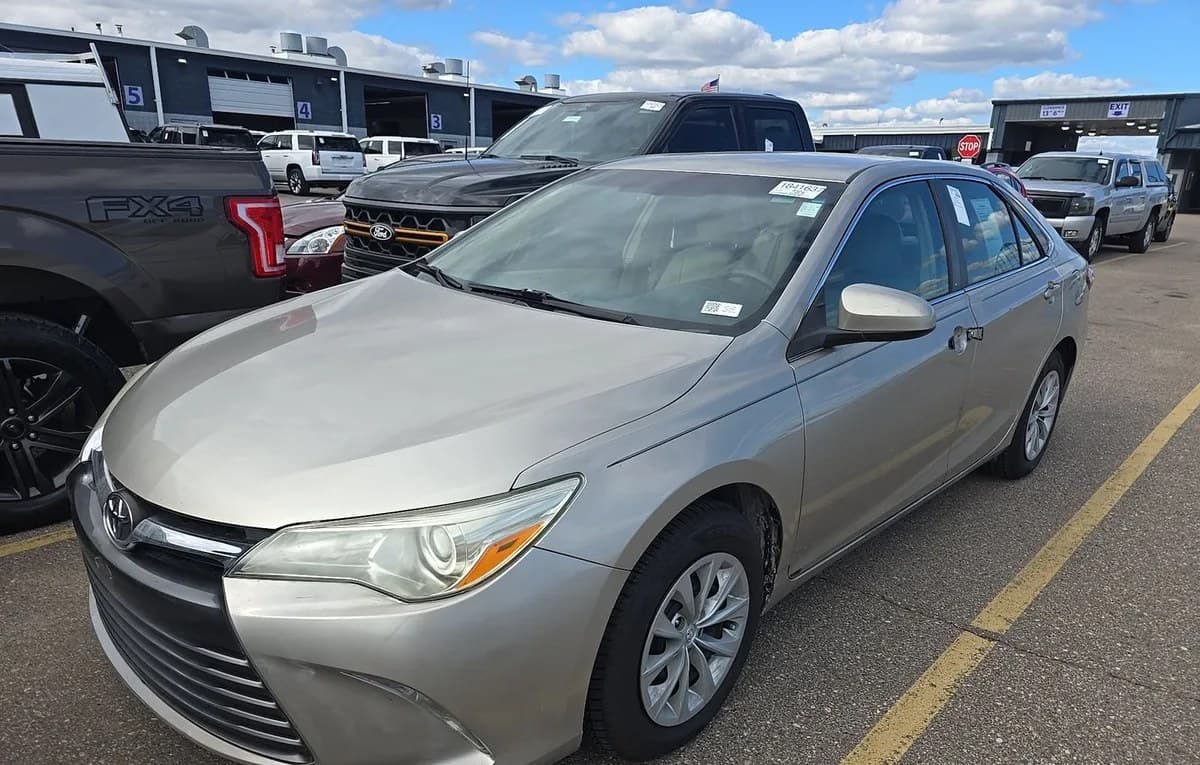 2017 TOYOTA CAMRY LE 2